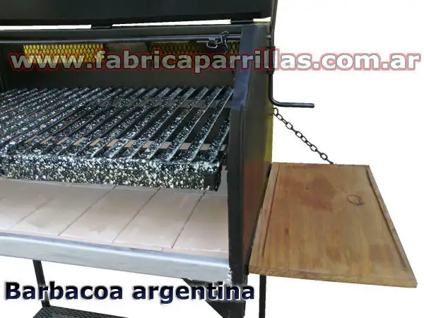 Controlá mejor el fuego con tapa y base refractaria. Parrilla resistente y práctica. Comprá ahora y equipá tu espacio de asado.