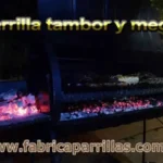 Parrilla tipo chulengo construida con tambor completo + medio tambor extendido, mayor superficie de cocción (0.562 m²), altura regulable, piso refractario y sistema de tiraje con chimenea. Ideal para reuniones grandes, uso familiar o gastronómico. Descubrí una forma más eficiente de asar, incluso con viento o clima inestable.